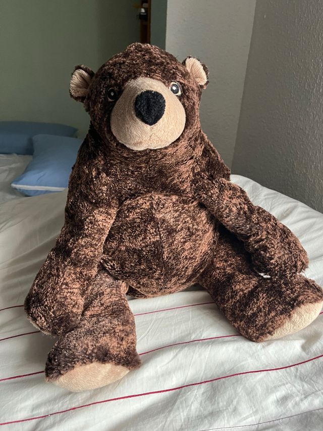 Oso de peluche marrón