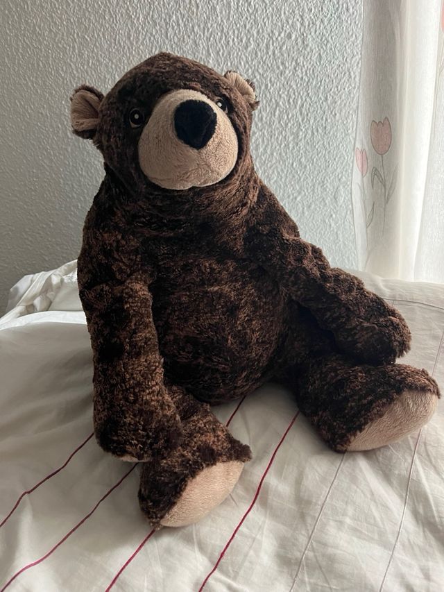 Oso de peluche marrón