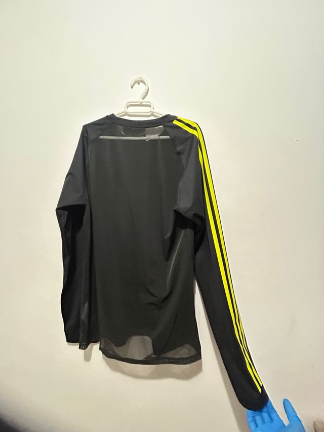 Camiseta deportiva negra Adidas