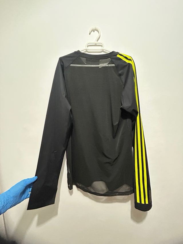 Camiseta deportiva negra Adidas