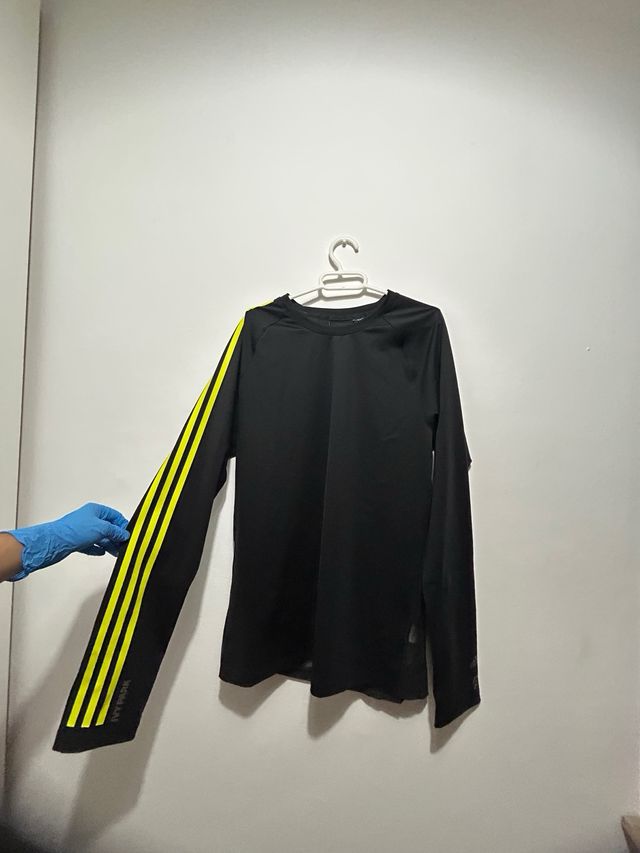 Camiseta deportiva negra Adidas