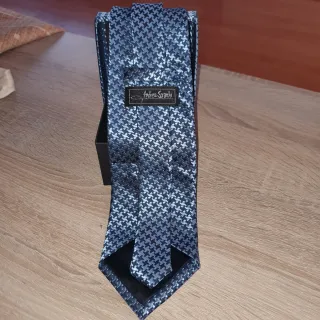 Corbata Andrea Sorando con estuche