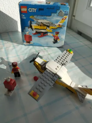 Lego City 60250 Avión Postal