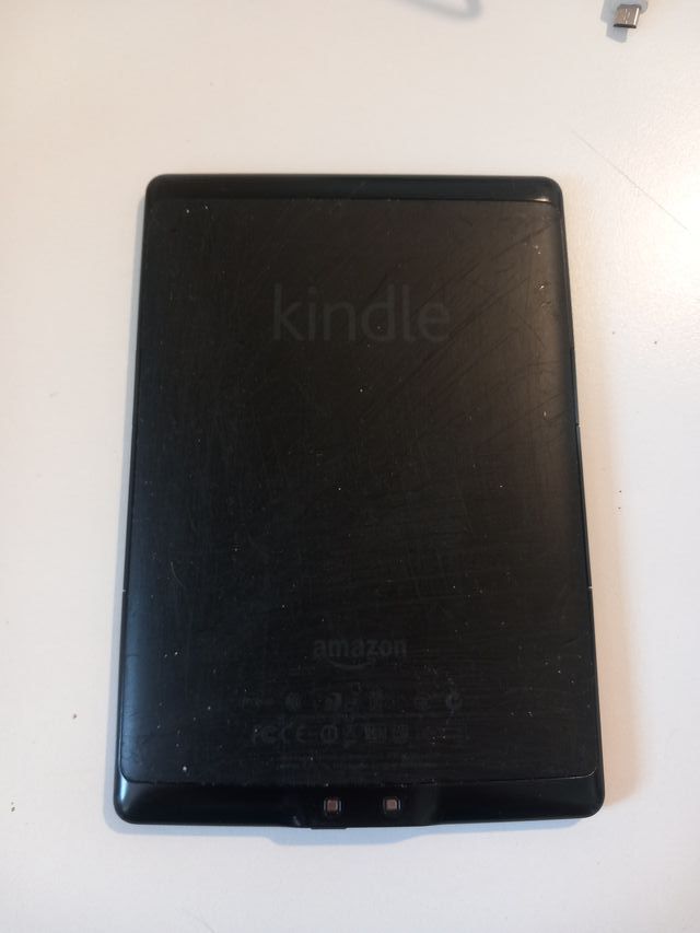 Kindle Amazon Negro con Cargador