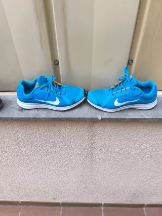 Zapatillas Nike Azules y Negras