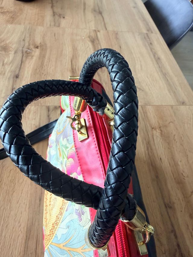 Bolso estilo vintage con estampado floral