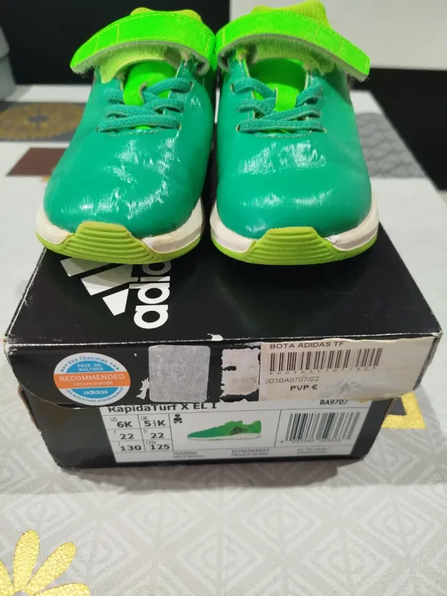 Zapatillas Adidas niño verdes Talla 22