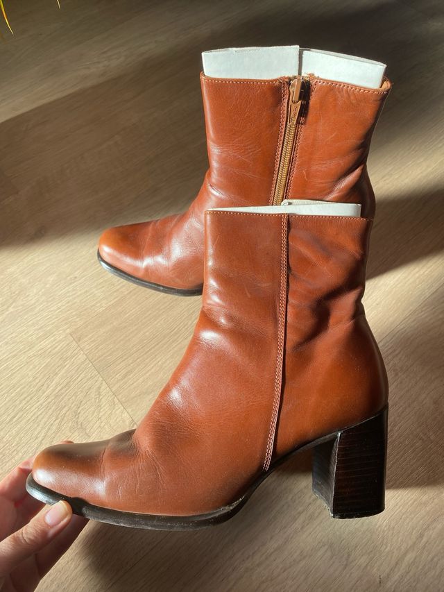 Botines de cuero con tacón