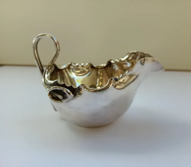 Juego antiguo jarrita y azucarero plateados