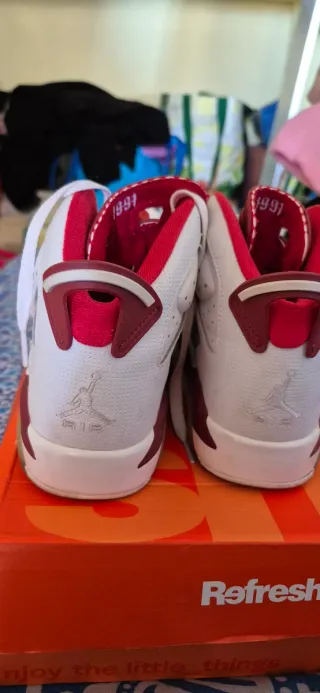 Zapatillas Jordan Rojas y Blancas