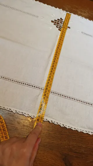 Runner lino ricamato a mano