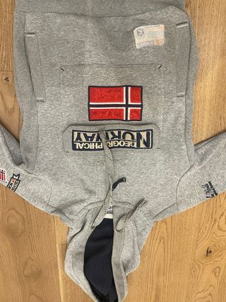 Sudadera Napapijri niño gris niño de unos 7 años