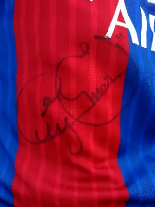 Camiseta FCB firmada por Messi, Suárez, Neymar