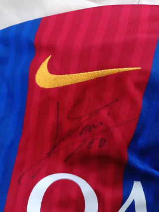 Camiseta FCB firmada por Messi, Suárez, Neymar