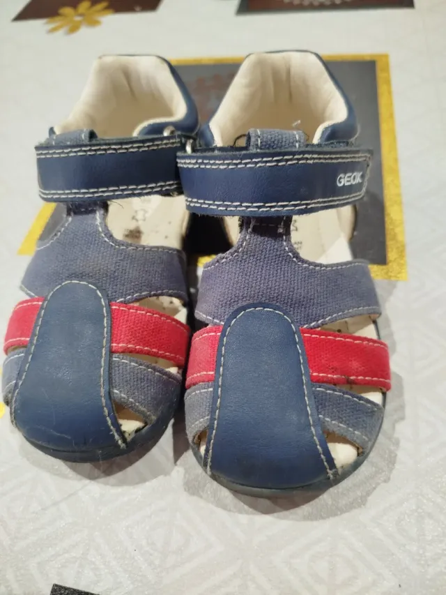 Sandalias Geox niño azul y rojo t.23