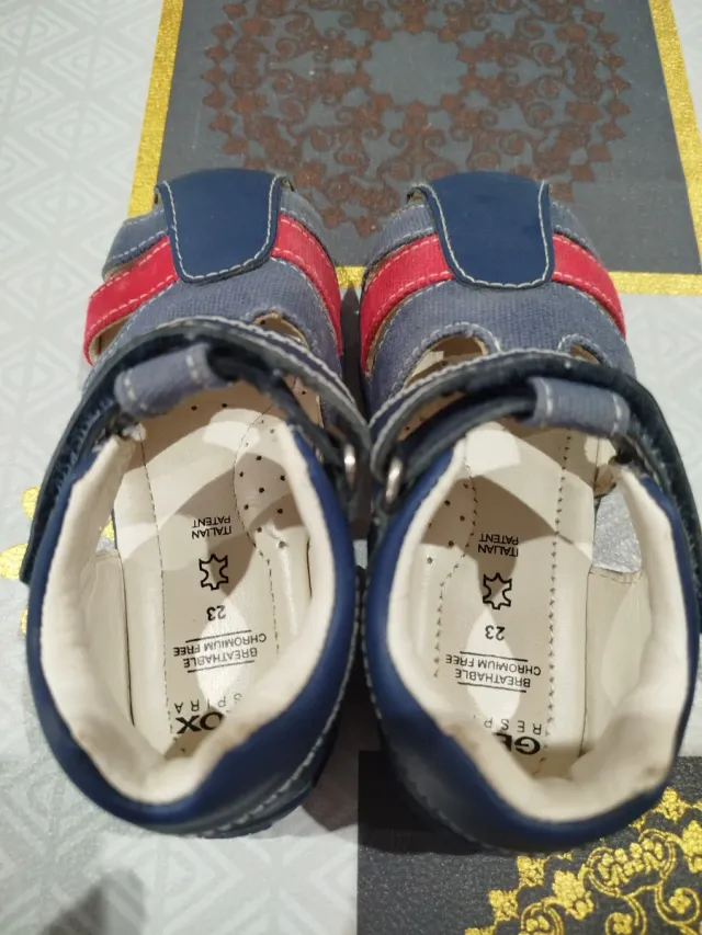 Sandalias Geox niño azul y rojo t.23