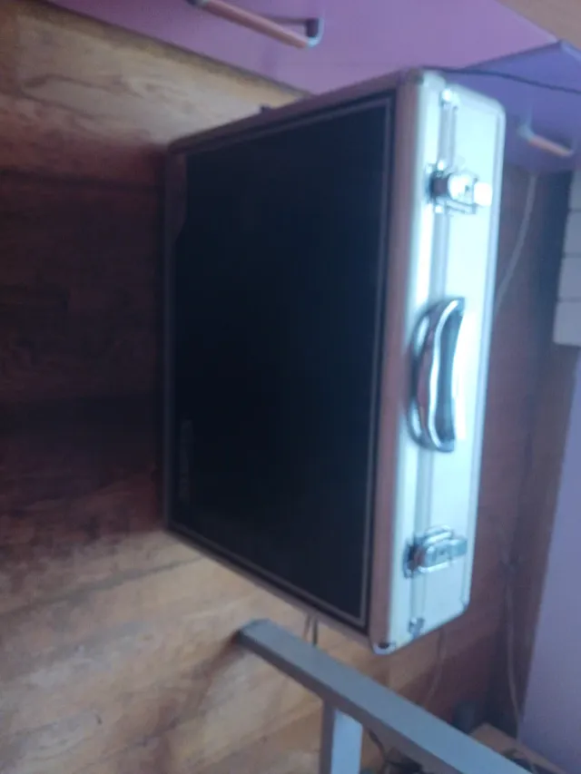 Maletín metálico con cierre