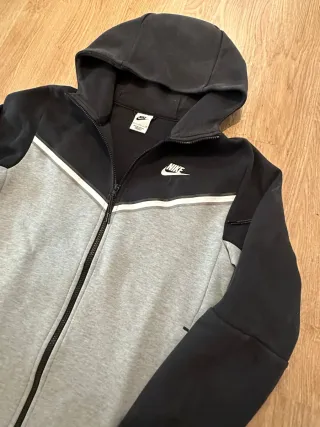 Sudadera Nike Tech Fleece con capucha