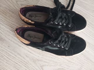 Zapatillas Pepe Jeans negras y doradas