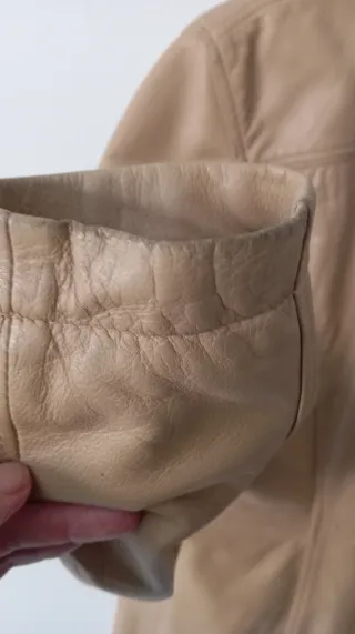 Chaqueta de cuero beige