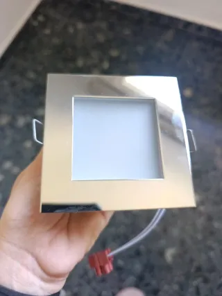 Focos empotrables plateados