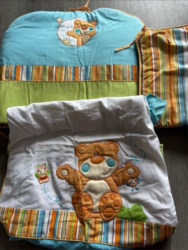 Piumino, cuscino e protettore per culla