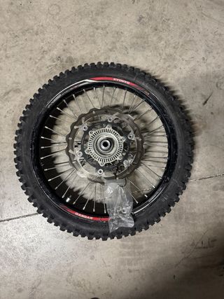 Llantas Enduro KTM 690 con neum Michelin y Mousse