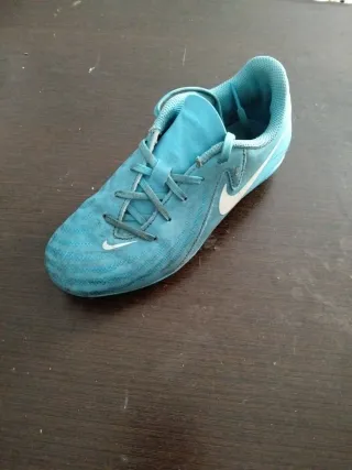 Botas de fútbol Nike azules talla 32