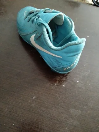 Botas de fútbol Nike azules talla 32