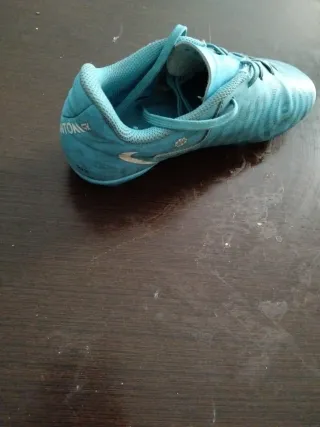Botas de fútbol Nike azules talla 32