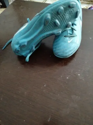 Botas de fútbol Nike azules talla 32