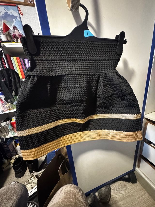 Falda negra con rayas doradas Talla M