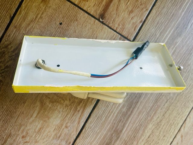 Lámparas de pared de madera y plastico