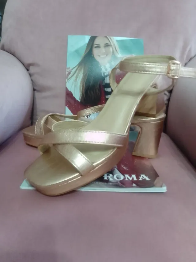 Sandalias de fiesta doradas