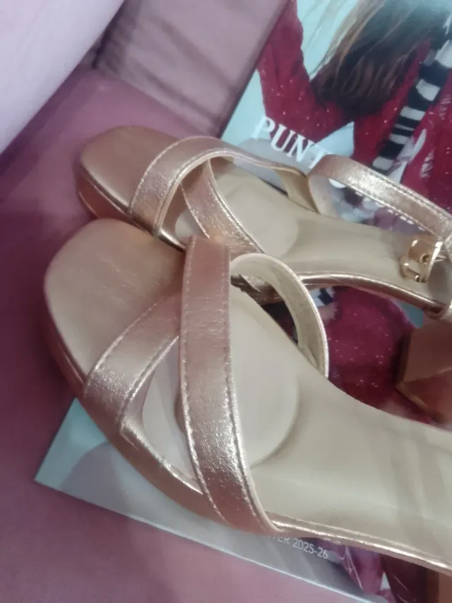 Sandalias de fiesta doradas