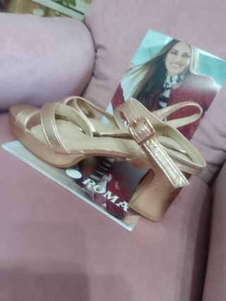 Sandalias de fiesta doradas