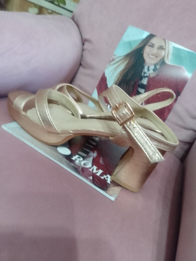 Sandalias de fiesta doradas