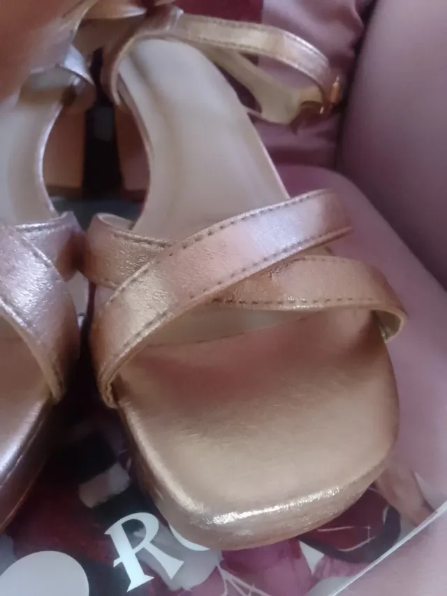 Sandalias de fiesta doradas