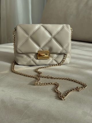 Bolso H&M acolchado con cadena dorada