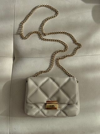 Bolso H&M acolchado con cadena dorada