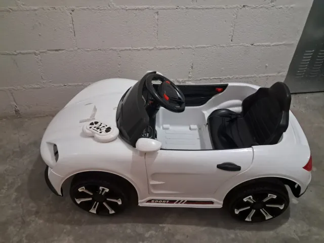 Coche a batería para niños