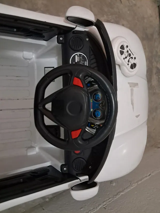 Coche a batería para niños