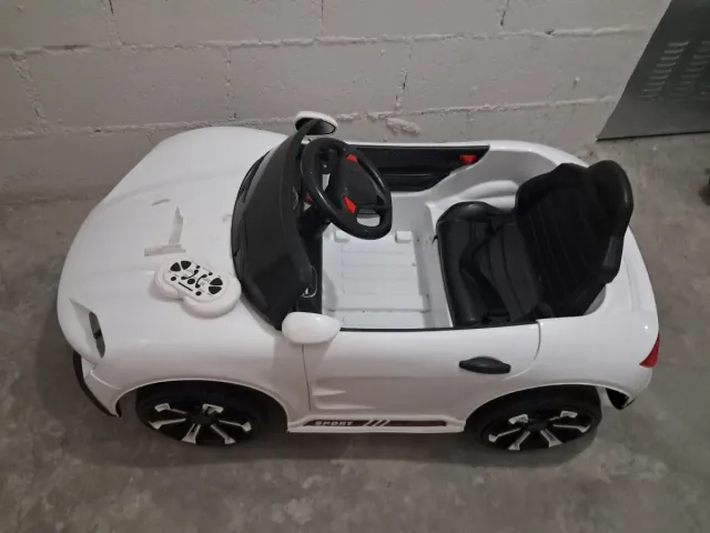 Coche a batería para niños