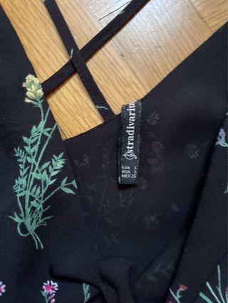 STRADIVARIUS Top floral tirantes cruzados
