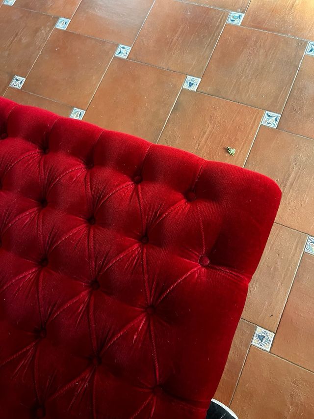 Diván Capitoné Terciopelo Rojo