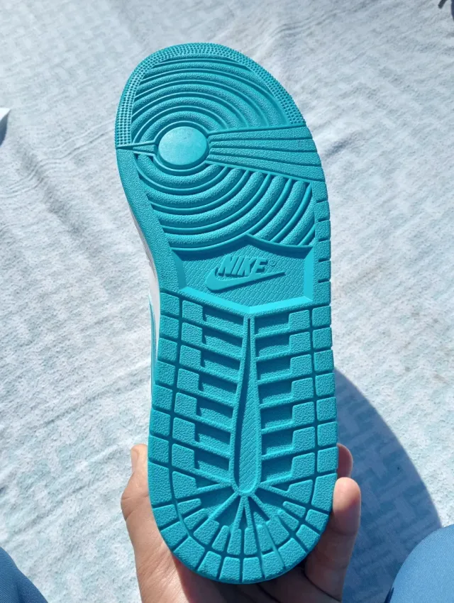 Nike Jordan Blancas y Turquesa