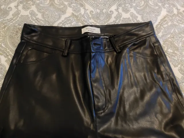 Pan
Patalón imitación piel negro. Talla S (42)