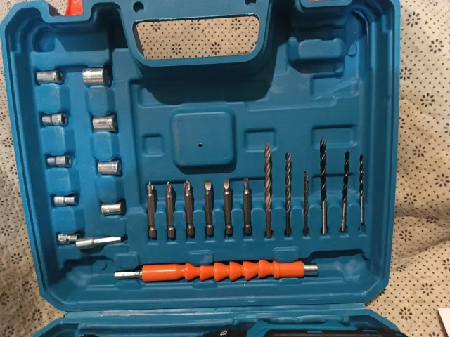 Taladro Inalámbrico con Accesorios