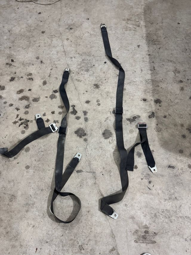 Cinturones seguridad coche clásico