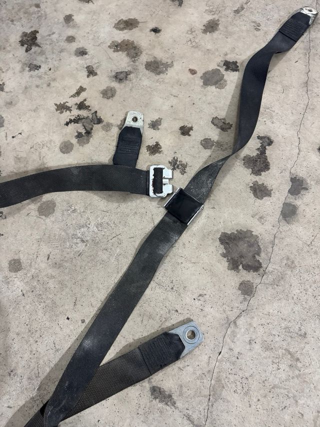 Cinturones seguridad coche clásico